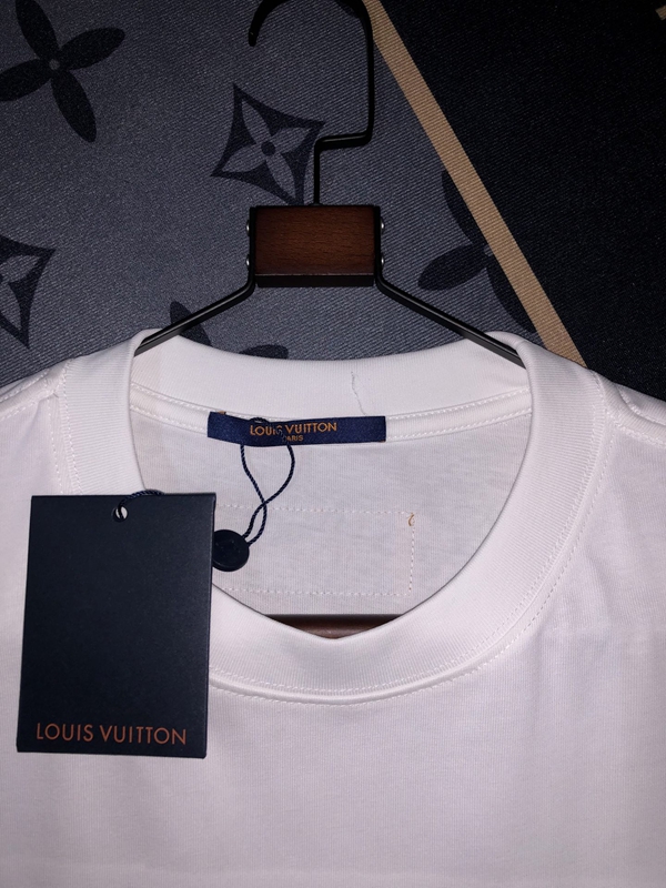 ブランドTシャツ側面デザイン